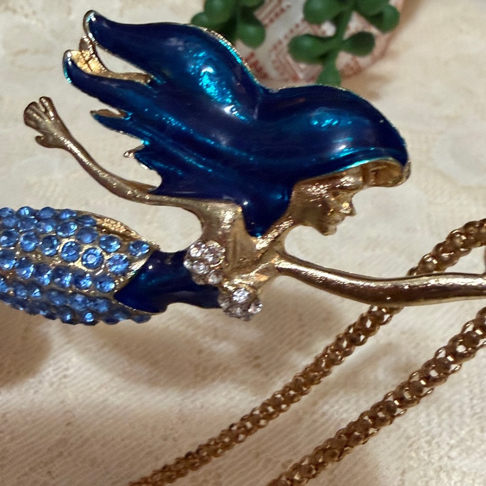 🧜‍♀️bogoho🧜‍♀️🧜‍♀️🧜‍♀️Betsy Johnson Blue and Gold Mermaid Pendant Necklace - Picture 8 of 8